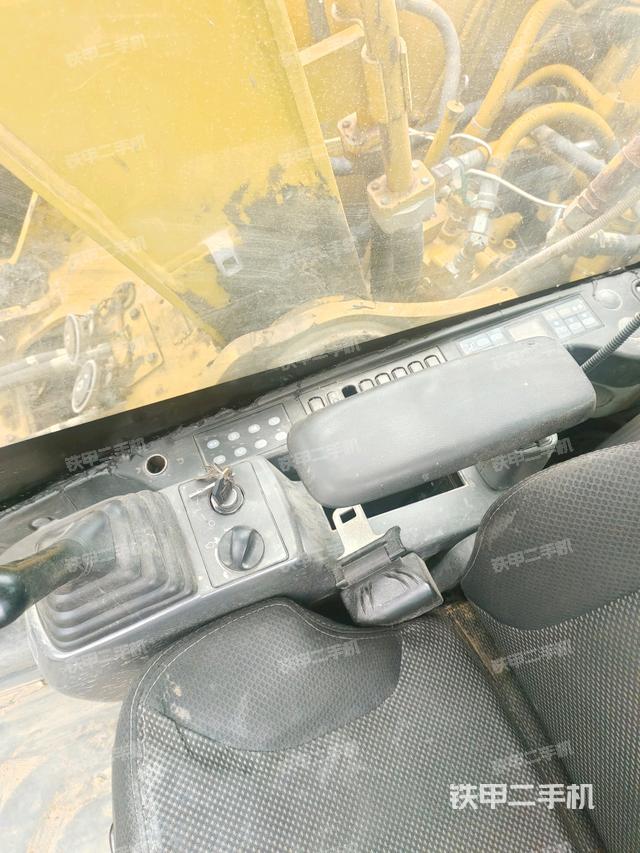 座椅右侧控制台/钥匙门/油门/含右手柄（驾驶室部分）