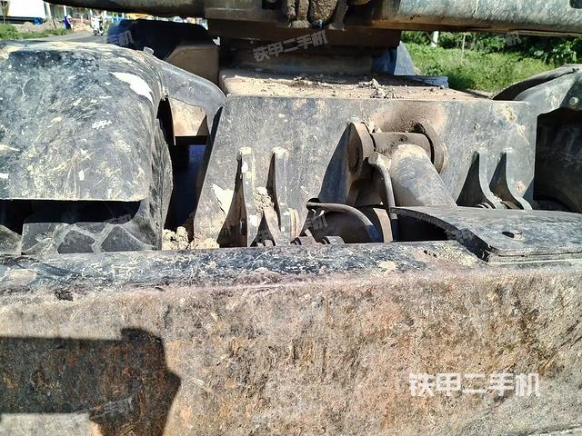 轉(zhuǎn)盤(pán)和下車(chē)架正前（工作和回轉(zhuǎn)裝置）