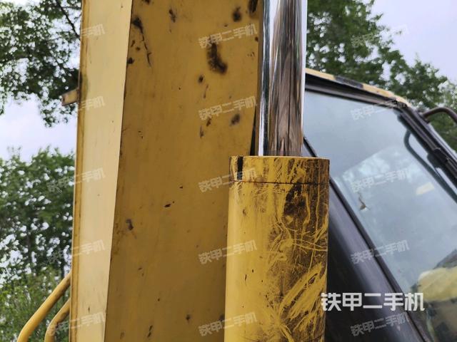 大臂背部俯視(工作和回轉(zhuǎn)裝置) 大臂背部俯視(工作和回轉(zhuǎn)裝置)
