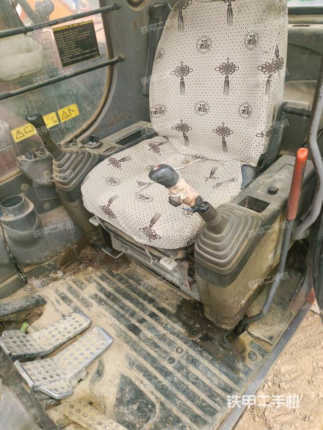 驾驶室左后45度(驾驶室部分) 驾驶室左后45度(驾驶室部分)