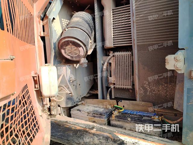 散熱器正面(大件艙室) 散熱器正面(大件艙室)