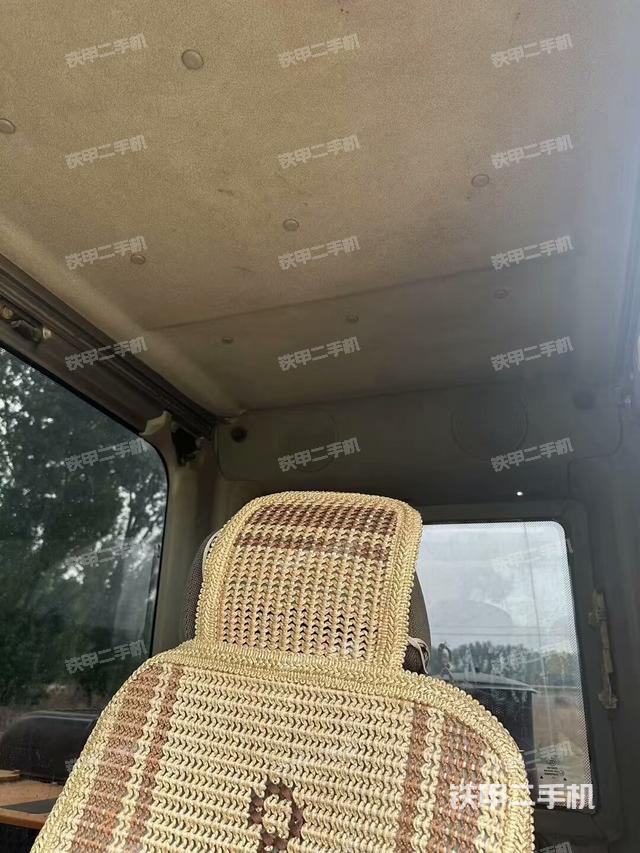 駕駛室頂部(整機外觀) 駕駛室頂部(整機外觀)