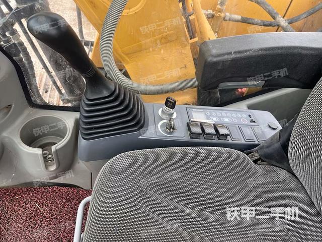 左后方玻璃角標(駕駛室部分) 左后方玻璃角標(駕駛室部分)