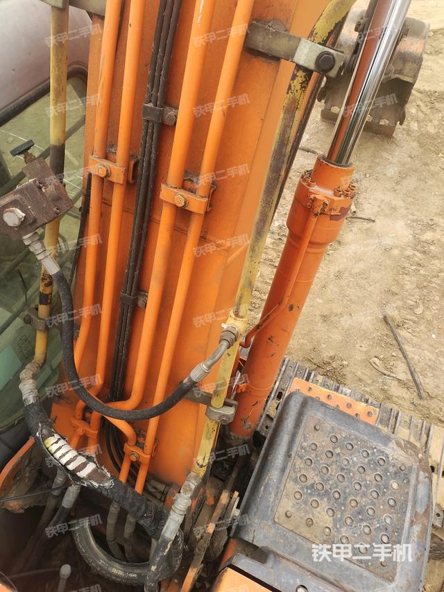 大臂背部俯视(工作和回转装置) 大臂背部俯视(工作和回转装置)