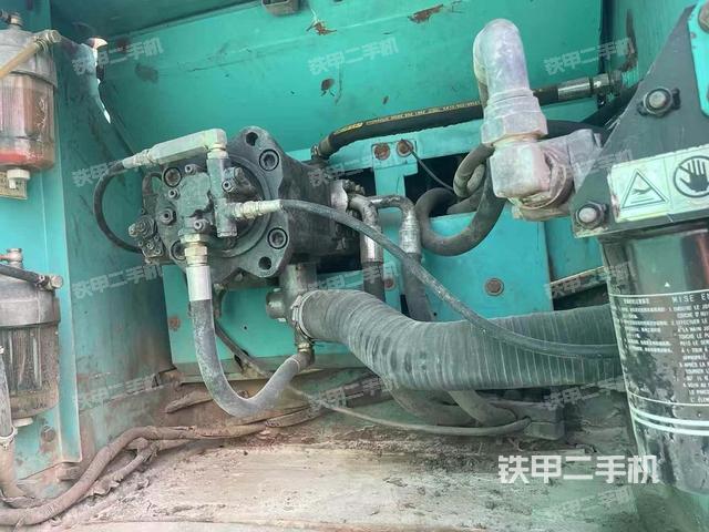 液壓泵艙室正面整體(整機(jī)外觀) 液壓泵艙室正面整體(整機(jī)外觀)