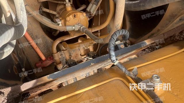 中央回轉(zhuǎn)接頭特寫（上車部件）