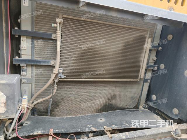 散熱器正面(大件艙室) 散熱器正面(大件艙室)