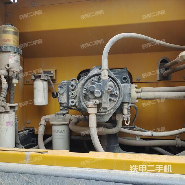 液壓泵艙室正面整體（整機(jī)外觀）