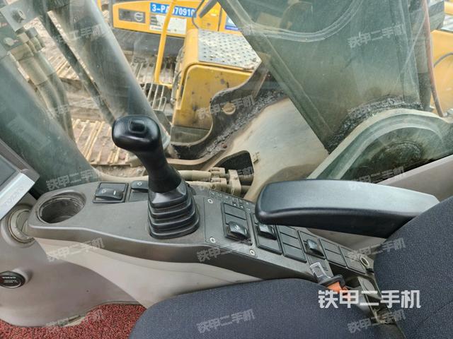 后窗玻璃角標(biāo)(駕駛室部分) 后窗玻璃角標(biāo)(駕駛室部分)