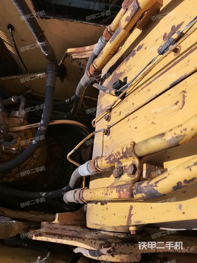 大臂根部 斜视(工作和回转装置) 大臂根部 斜视(工作和回转装置)