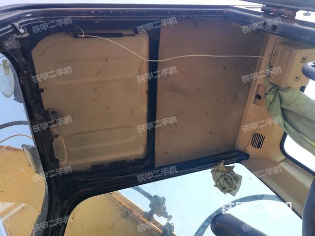 顶棚整体(驾驶室部分) 顶棚整体(驾驶室部分)