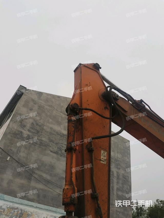 小臂整体左后(工作和回转装置) 小臂整体左后(工作和回转装置)