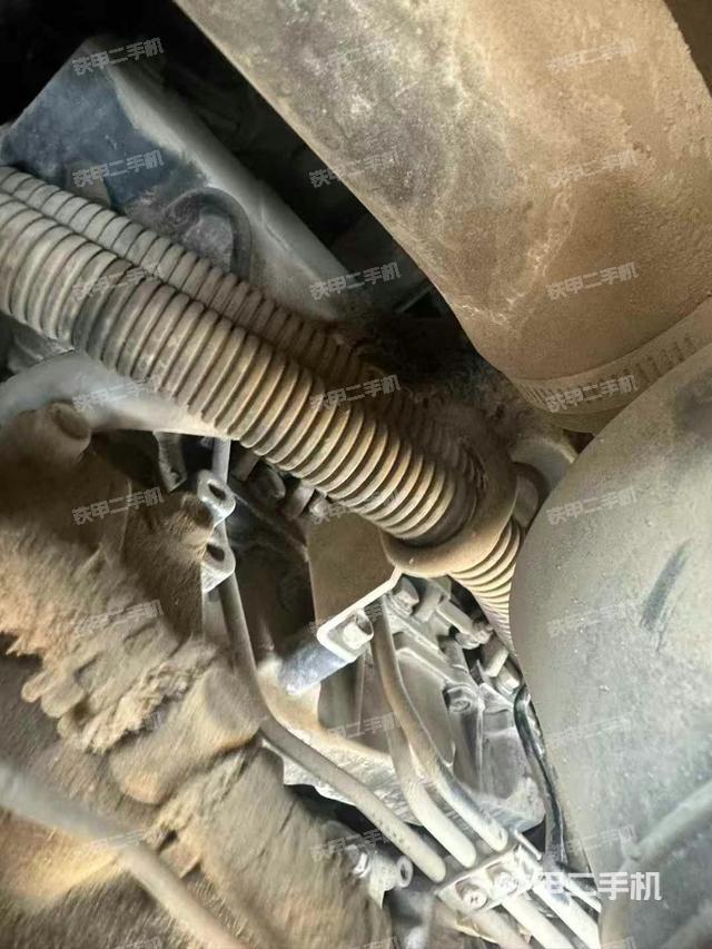 液壓泵艙室正面整體(整機(jī)外觀) 液壓泵艙室正面整體(整機(jī)外觀)