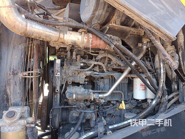 发动机右侧(整机外观及大件) 发动机右侧(整机外观及大件)