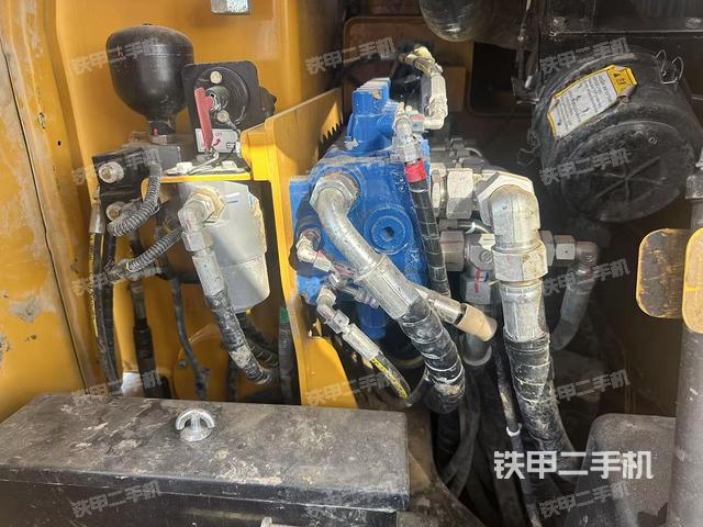 回轉(zhuǎn)馬達和主控閥（整機外觀）