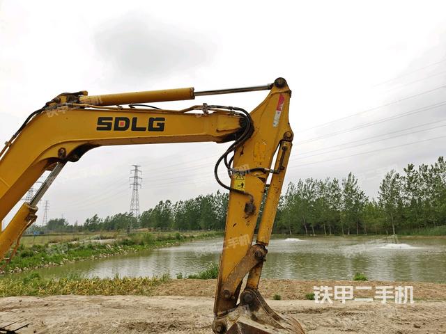 鏟斗45度(工作和回轉(zhuǎn)裝置) 鏟斗45度(工作和回轉(zhuǎn)裝置)