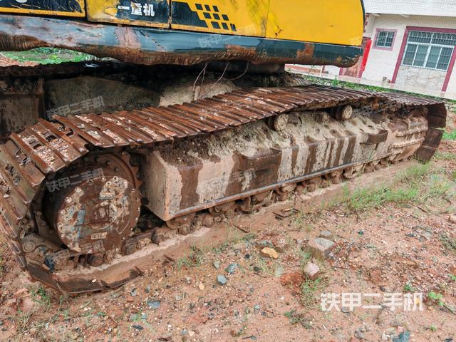 左侧履带整体 (行走机构) 左侧履带整体 (行走机构)