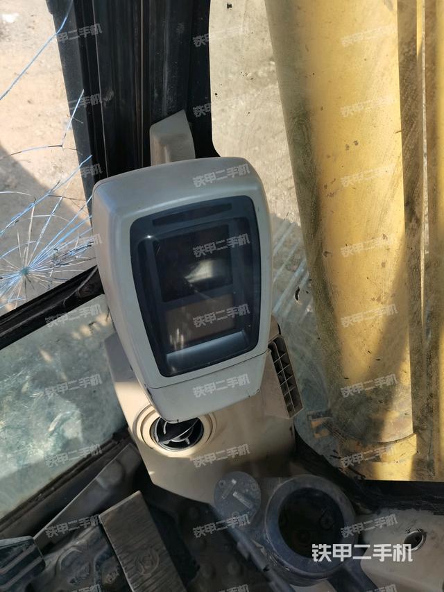 显示屏 (驾驶室部分) 显示屏 (驾驶室部分)