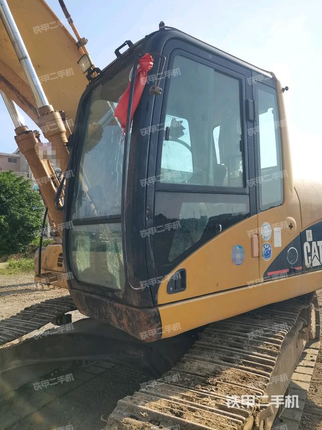 驾驶室左前45度(驾驶室部分) 驾驶室左前45度(驾驶室部分)