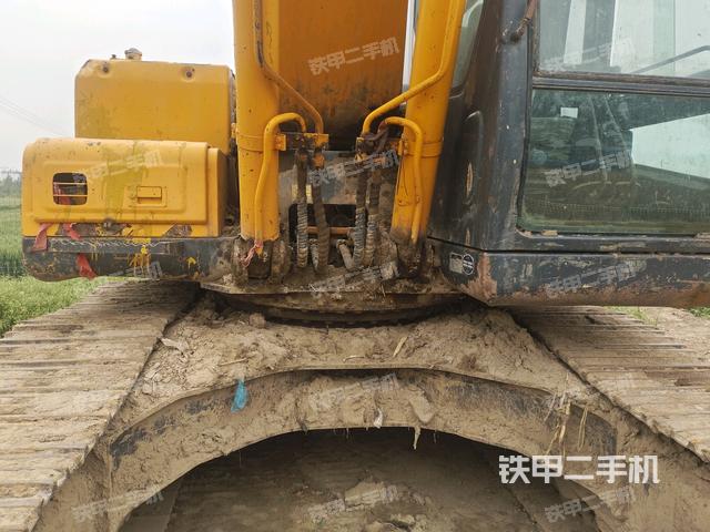 轉(zhuǎn)盤和下車架正前(工作和回轉(zhuǎn)裝置) 轉(zhuǎn)盤和下車架正前(工作和回轉(zhuǎn)裝置)