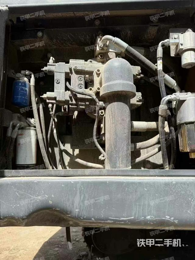 液壓泵艙室正面整體(整機(jī)外觀) 液壓泵艙室正面整體(整機(jī)外觀)