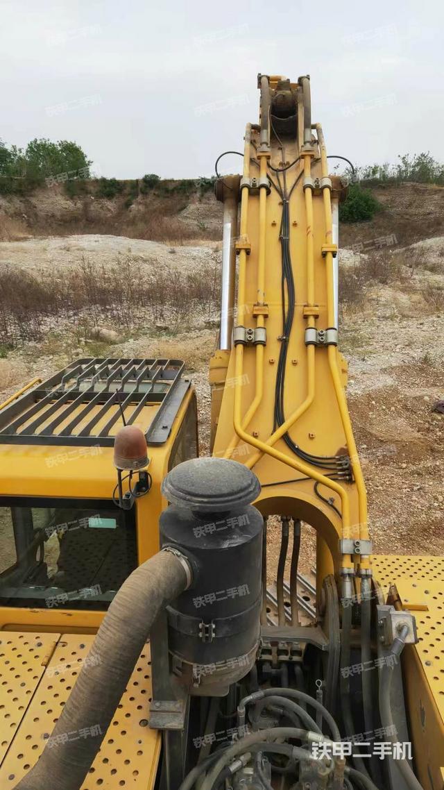 駕駛室頂部（整機外觀）