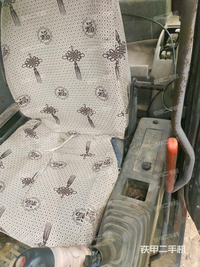 座椅左侧控制台/音响/含左手柄(驾驶室部分) 座椅左侧控制台/音响/含左手柄(驾驶室部分)