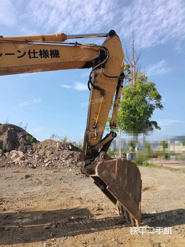 小臂整体右前(工作和回转装置) 小臂整体右前(工作和回转装置)