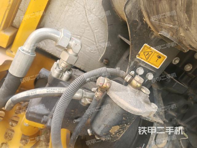 液壓泵艙室正面整體(整機(jī)外觀) 液壓泵艙室正面整體(整機(jī)外觀)