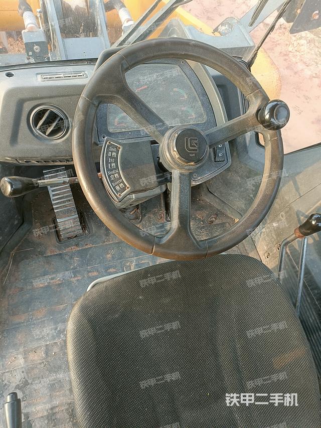 驾驶室工作台(整机外观及大件) 驾驶室工作台(整机外观及大件)