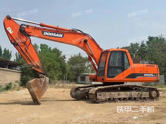 斗山DH225LC-7挖掘機(jī)