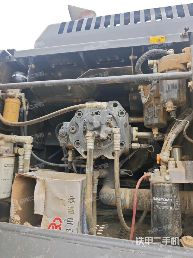 液壓泵艙室正面整體(整機(jī)外觀) 液壓泵艙室正面整體(整機(jī)外觀)