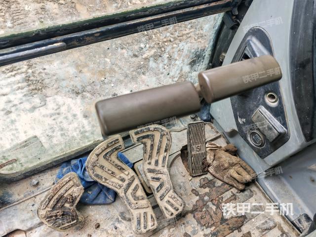 左后方玻璃角标（驾驶室部分）