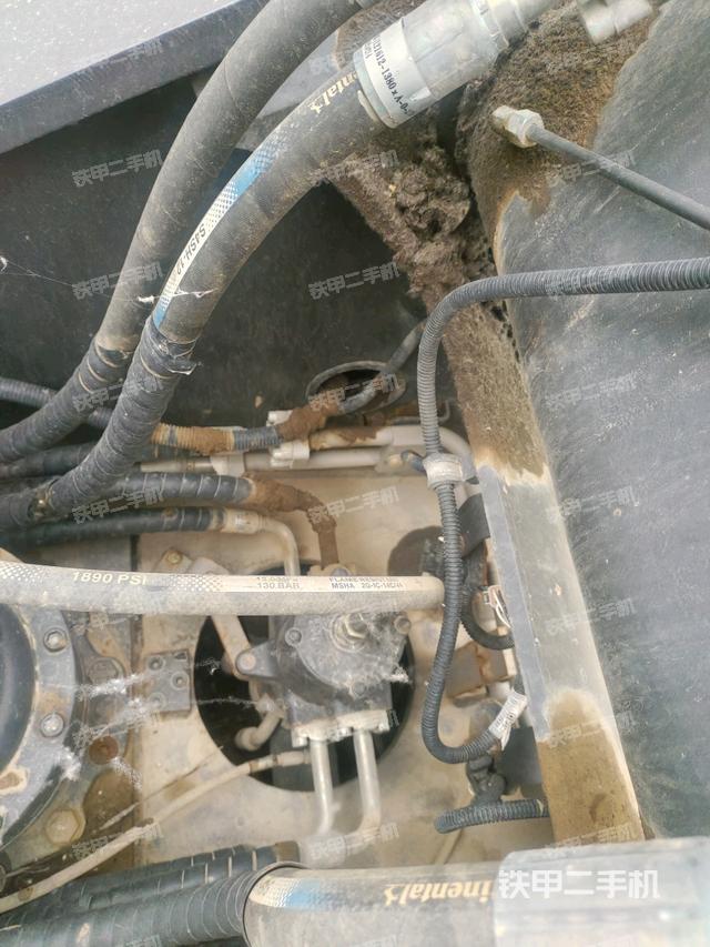 中央回转接头特写（上车部件）