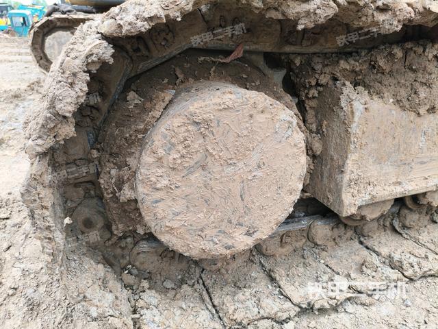 左驅(qū)動輪（行走機(jī)構(gòu)）