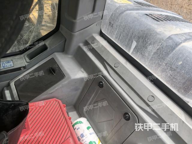 后窗玻璃角標(biāo)(駕駛室部分) 后窗玻璃角標(biāo)(駕駛室部分)