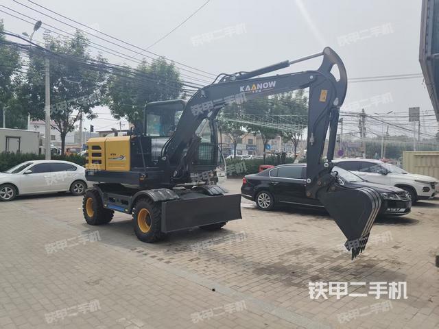 單側(cè)履帶整體(整機(jī)外觀) 單側(cè)履帶整體(整機(jī)外觀)