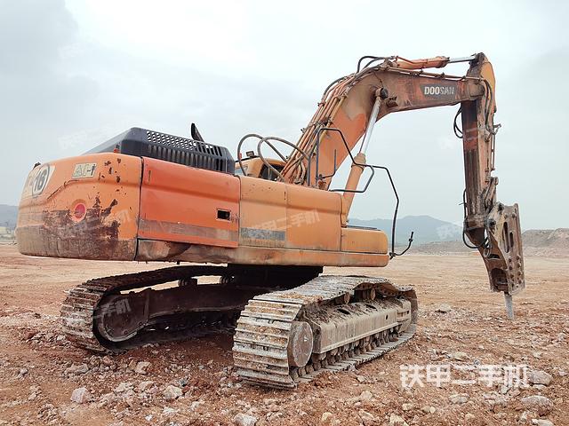 整機(jī)右后45°(整機(jī)外觀) 整機(jī)右后45°(整機(jī)外觀)