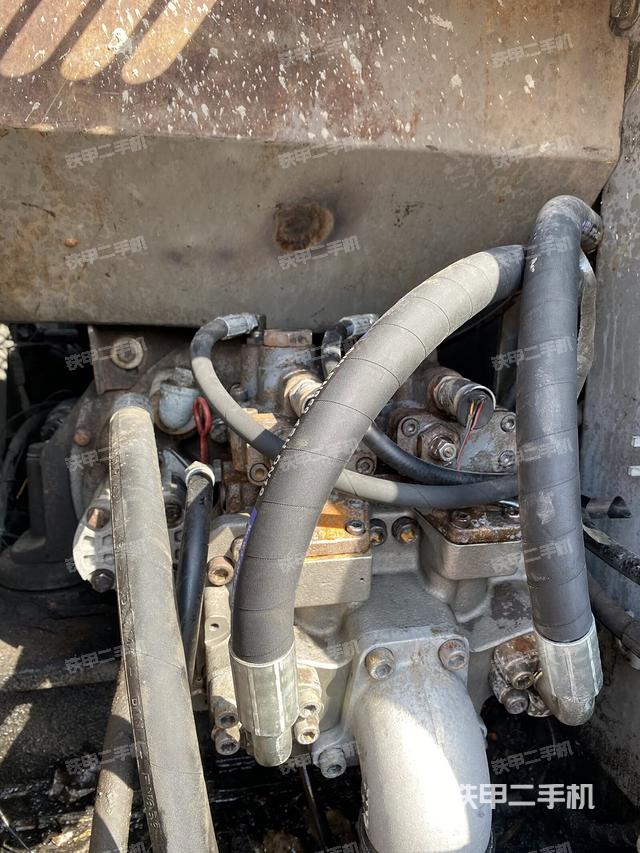 液壓泵艙室正面整體(整機(jī)外觀) 液壓泵艙室正面整體(整機(jī)外觀)
