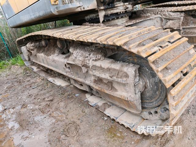 左側(cè)履帶整體?(行走機(jī)構(gòu)) 左側(cè)履帶整體?(行走機(jī)構(gòu))