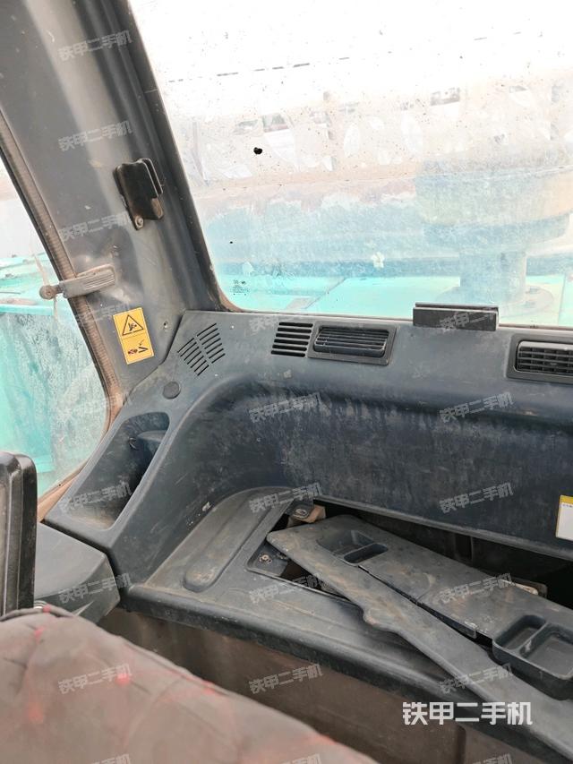 后窗玻璃角标（驾驶室部分）