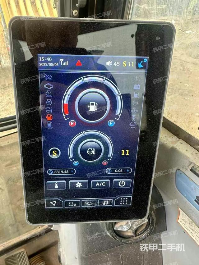 駕駛室整體（整機外觀）