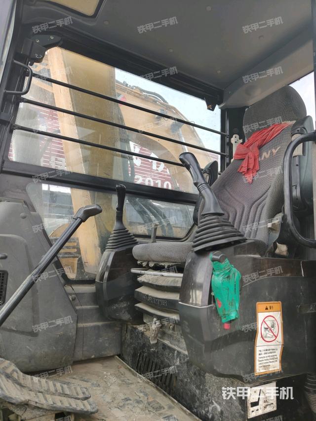 駕駛室整體(整機外觀) 駕駛室整體(整機外觀)