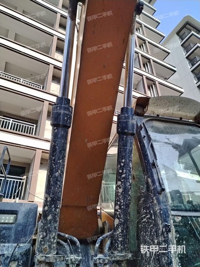 大臂油缸整體?豎拍(工作和回轉(zhuǎn)裝置) 大臂油缸整體?豎拍(工作和回轉(zhuǎn)裝置)