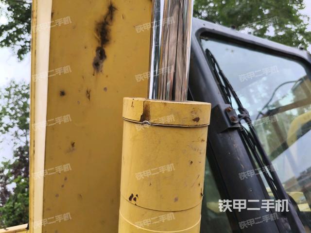 大臂背部俯視(工作和回轉(zhuǎn)裝置) 大臂背部俯視(工作和回轉(zhuǎn)裝置)