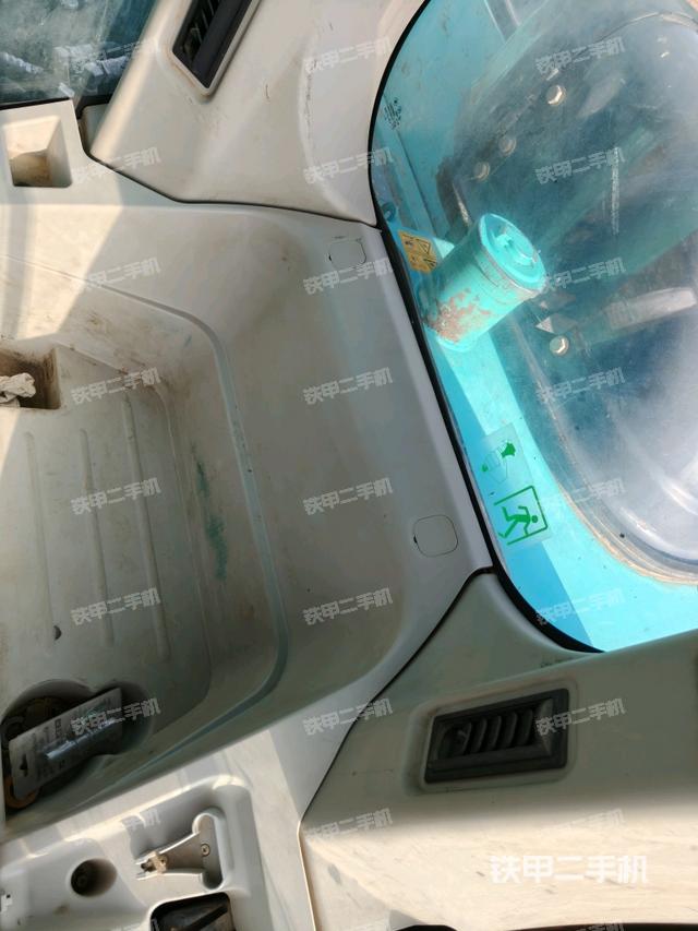 右側玻璃角標（駕駛室部分）