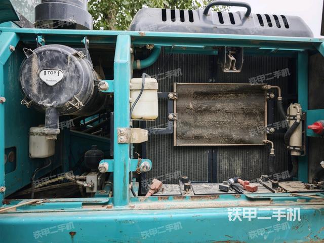 散熱器正面(大件艙室) 散熱器正面(大件艙室)