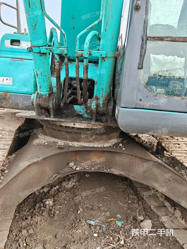 大臂油缸整体 竖拍（工作和回转装置）