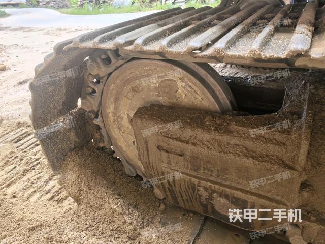 右側(cè)履帶整體(行走機(jī)構(gòu)) 右側(cè)履帶整體(行走機(jī)構(gòu))
