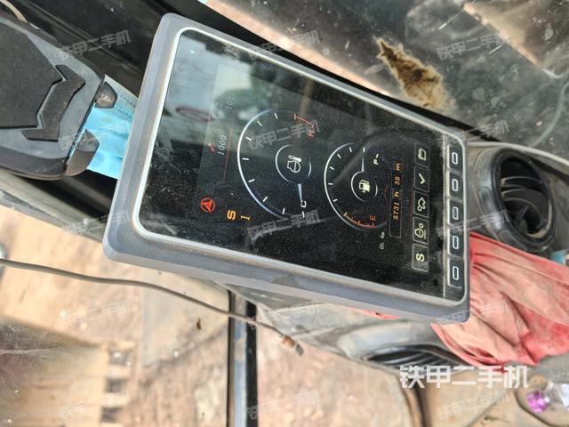 左后方玻璃角标(驾驶室部分) 左后方玻璃角标(驾驶室部分)